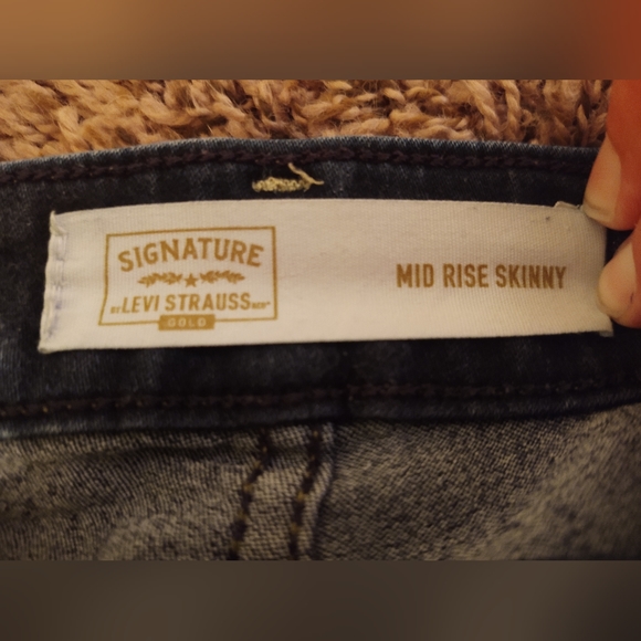 Levi Mid Rise Skinny Jeans - Picture 6 of 6